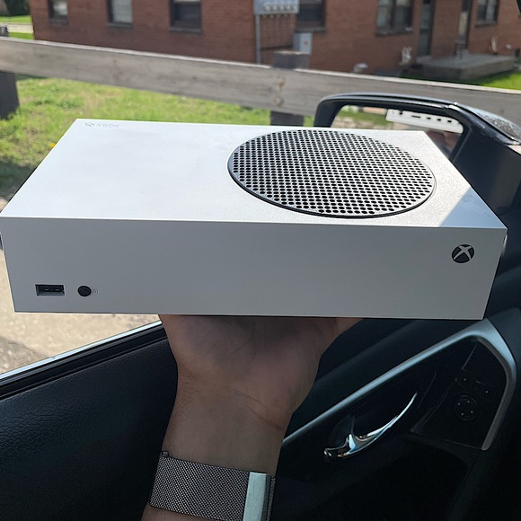 Xbox Series S Digital Edition 1 TB in White - Picture 2 of 4